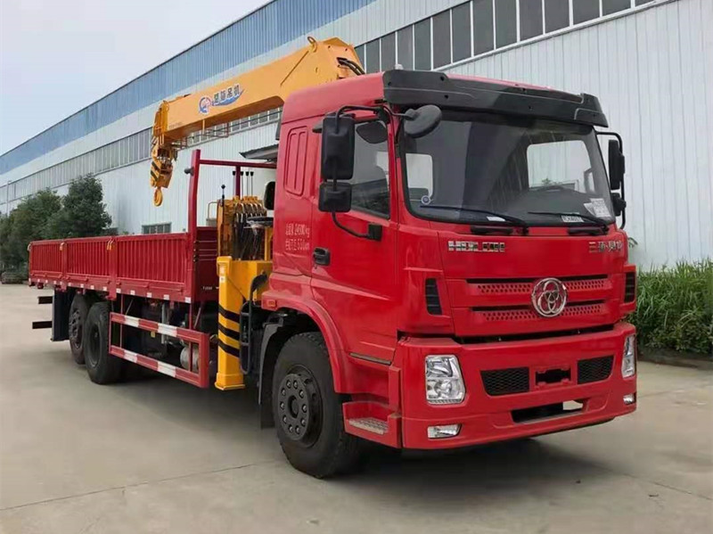 國(guó)六三環(huán)昊龍?zhí)嵘龢虺S12噸吊機(jī)