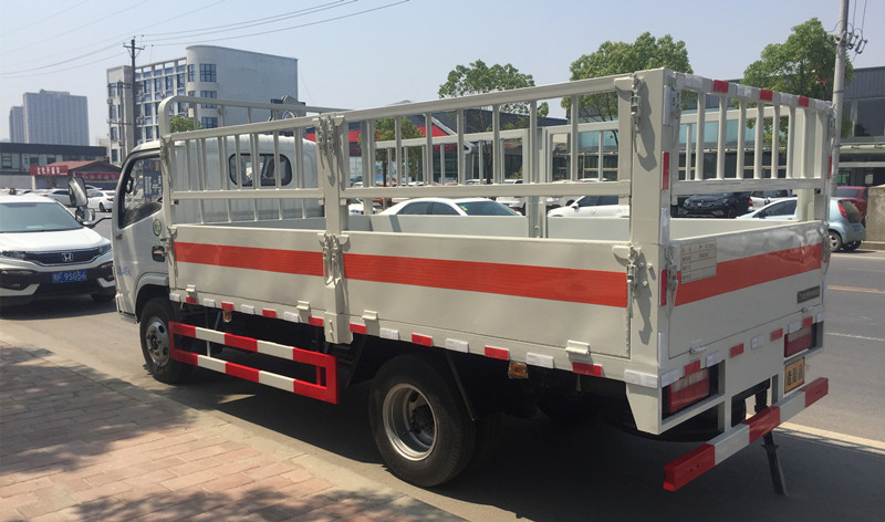 東風(fēng)多利卡4.1米（藍(lán)牌）氣瓶車(chē)