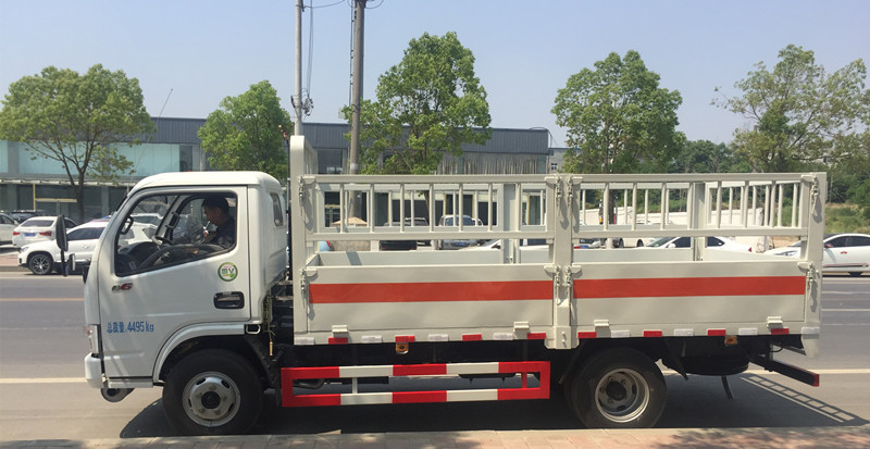 東風(fēng)多利卡4.1米（藍(lán)牌）氣瓶車(chē)