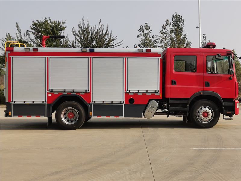 東風(fēng)7噸泡沫消防車(chē)