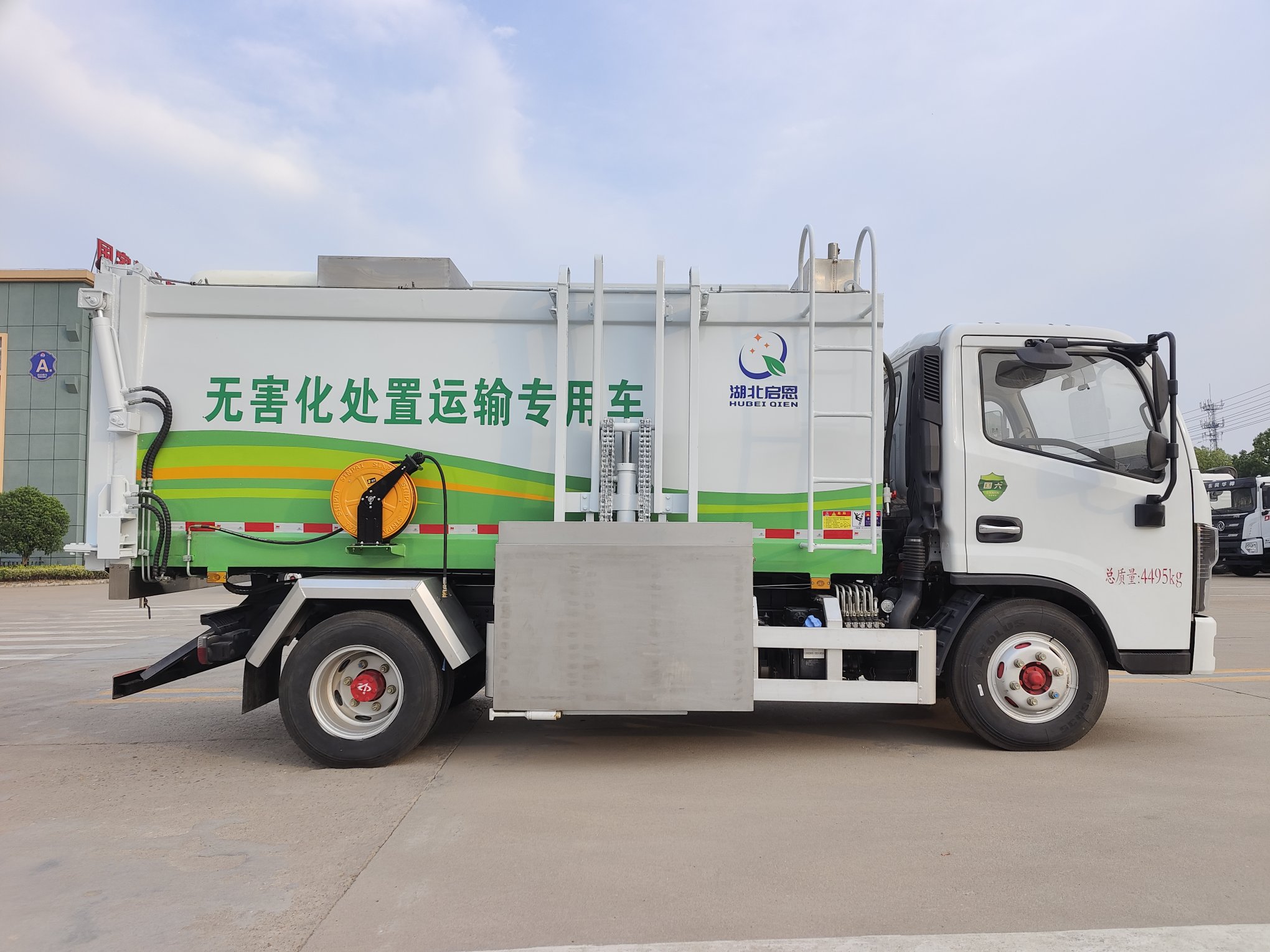 東風(fēng)多利卡病死畜禽專用運(yùn)輸車